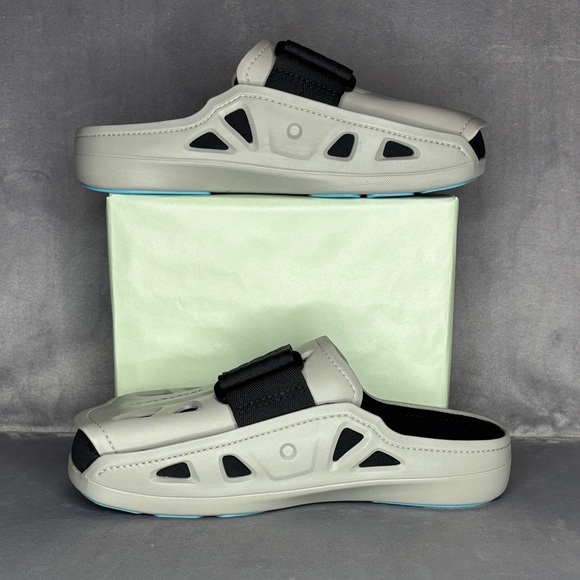 🔥🔥🔥MSCHF Black and Gray Cast Slides with Modern Slip-On Design Size: 11🔥🔥🔥 - Picture 4 of 11